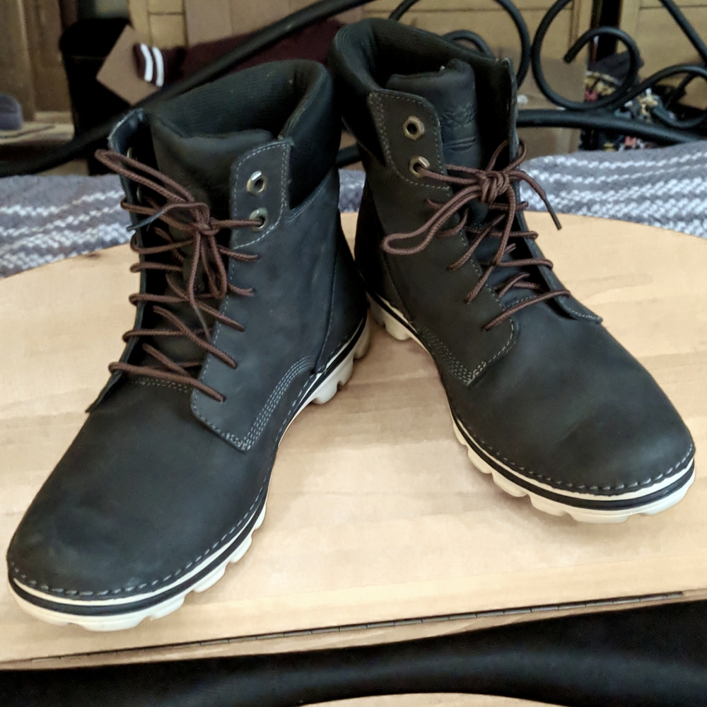 EUC TIMBERLAND WOMEN'S 6 - INCH ANKLE BOOTS size 8.5